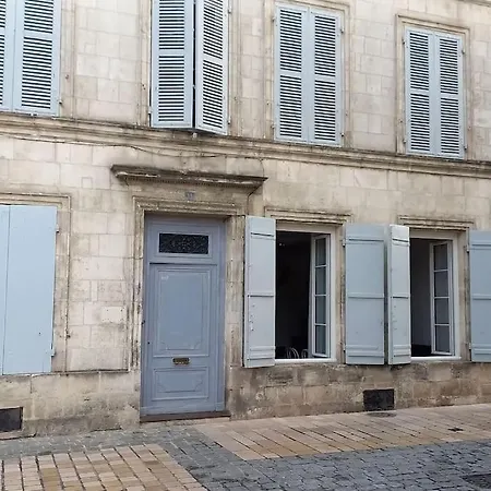 A 2 Pas Du Marche Apartment Saint-Jean-d'Angely Exterior photo