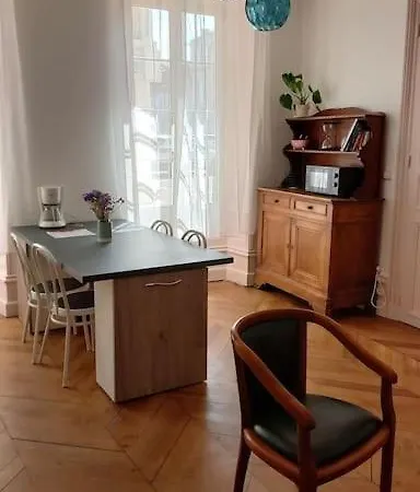 A 2 Pas Du Marche Apartment Saint-Jean-d'Angely Exterior photo