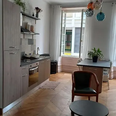 A 2 Pas Du Marche Apartment Saint-Jean-d'Angely Exterior photo